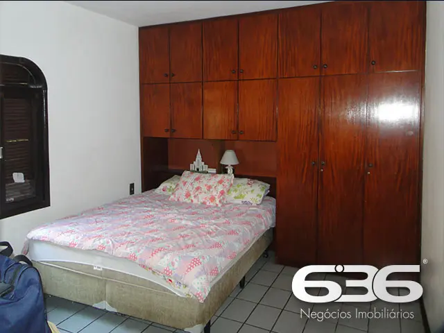 CASA AMPLA COM SUÍTE + 3 DORMITÓRIOS NO BAIRRO FLO