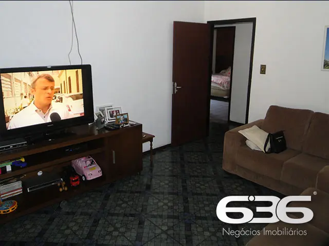 CASA AMPLA COM SUÍTE + 3 DORMITÓRIOS NO BAIRRO FLO