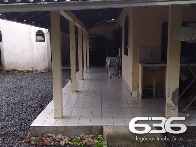 CASA AMPLA COM SUÍTE + 3 DORMITÓRIOS NO BAIRRO FLO