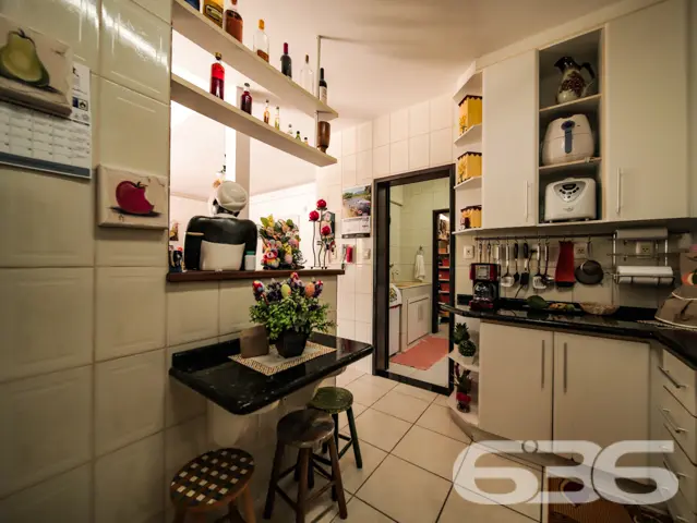 RESIDÊNCIA DE ALTO PADRÃO COM 2 SUÍTES + 2 QUARTOS