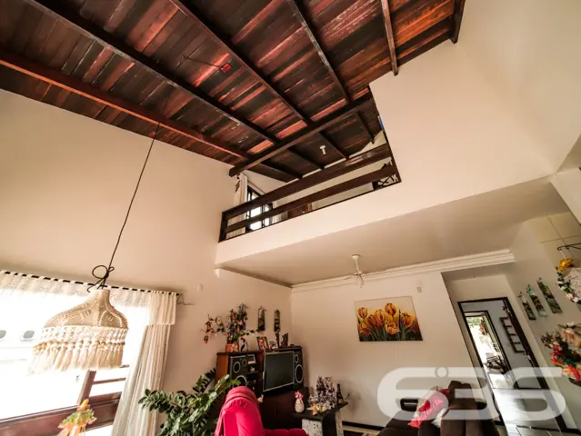 RESIDÊNCIA DE ALTO PADRÃO COM 2 SUÍTES + 2 QUARTOS