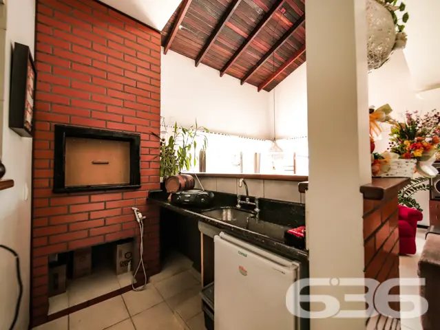 RESIDÊNCIA DE ALTO PADRÃO COM 2 SUÍTES + 2 QUARTOS