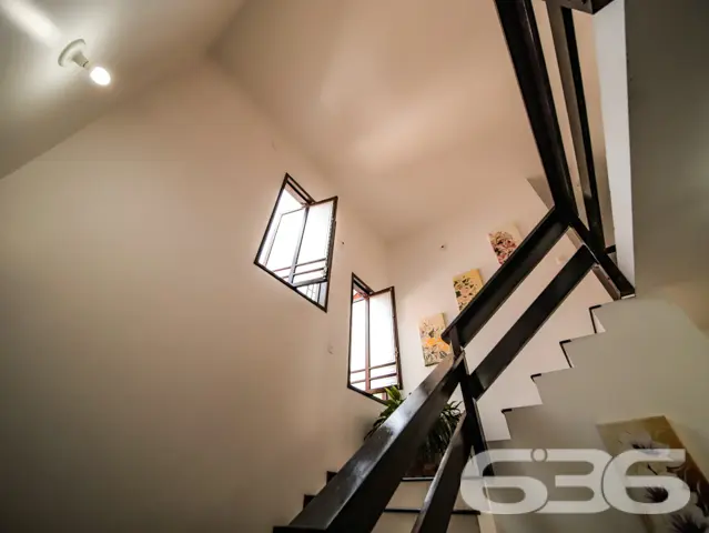 RESIDÊNCIA DE ALTO PADRÃO COM 2 SUÍTES + 2 QUARTOS