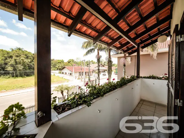 RESIDÊNCIA DE ALTO PADRÃO COM 2 SUÍTES + 2 QUARTOS