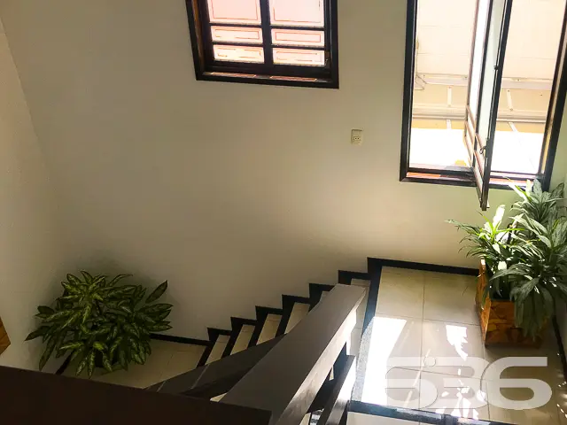 RESIDÊNCIA DE ALTO PADRÃO COM 2 SUÍTES + 2 QUARTOS