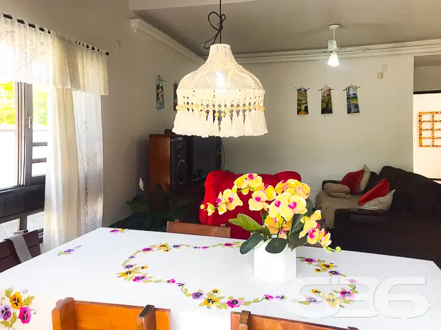 RESIDÊNCIA DE ALTO PADRÃO COM 2 SUÍTES + 2 QUARTOS