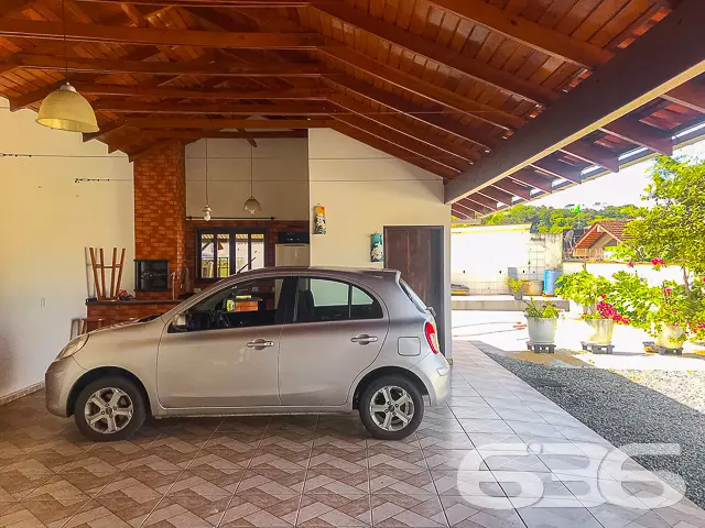 RESIDÊNCIA DE ALTO PADRÃO COM 2 SUÍTES + 2 QUARTOS
