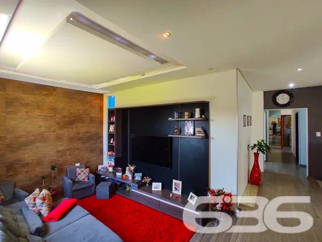 Vende-se Excelente Residência Térrea em Balneário