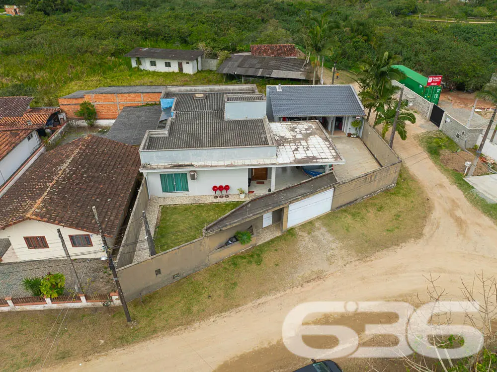 Vende-se Excelente Residência Térrea em Balneário