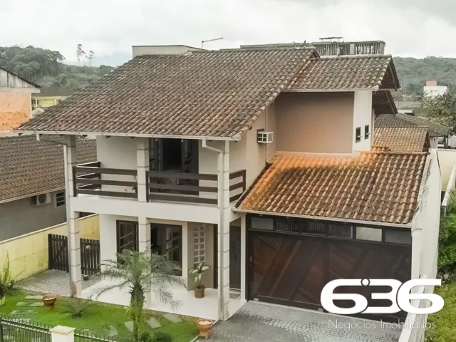 ESPLENDIDA RESIDÊNCIA À VENDA NO BAIRRO VILA NOVA,