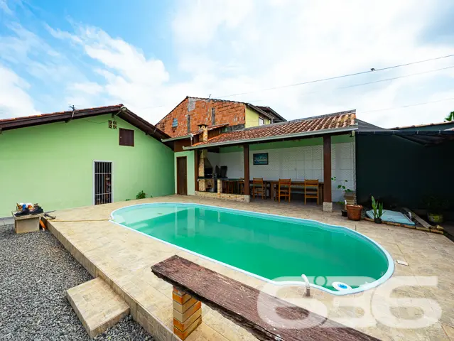 AMPLA CASA COM 3 QUARTOS NO BAIRRO NOVA BRASÍLIA,
