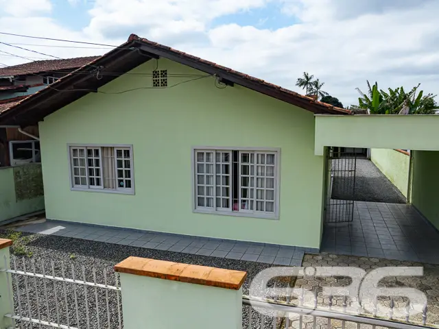 AMPLA CASA COM 3 QUARTOS NO BAIRRO NOVA BRASÍLIA,
