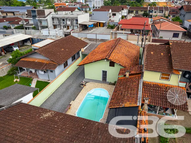 AMPLA CASA COM 3 QUARTOS NO BAIRRO NOVA BRASÍLIA,