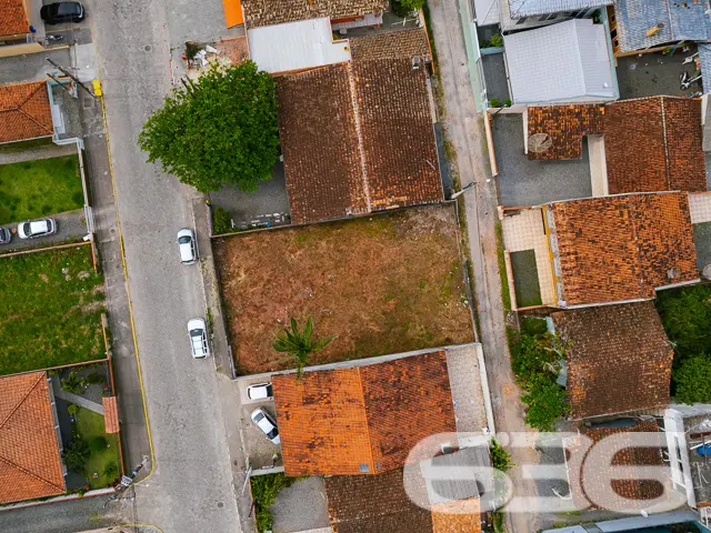 TERRENO NO CENTRO DE BALNEÁRIO BARRA DO SUL: OPORT