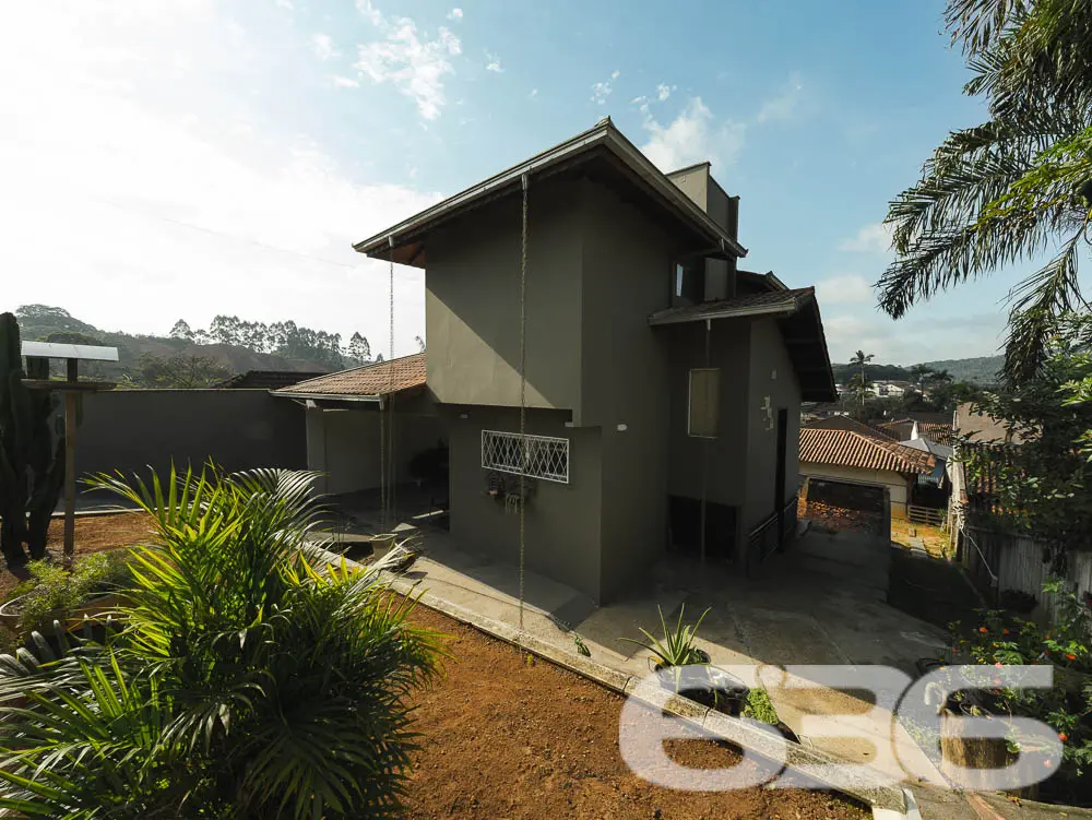 Sobrado à Venda em Joinville, SC – Bairro Santa Ca