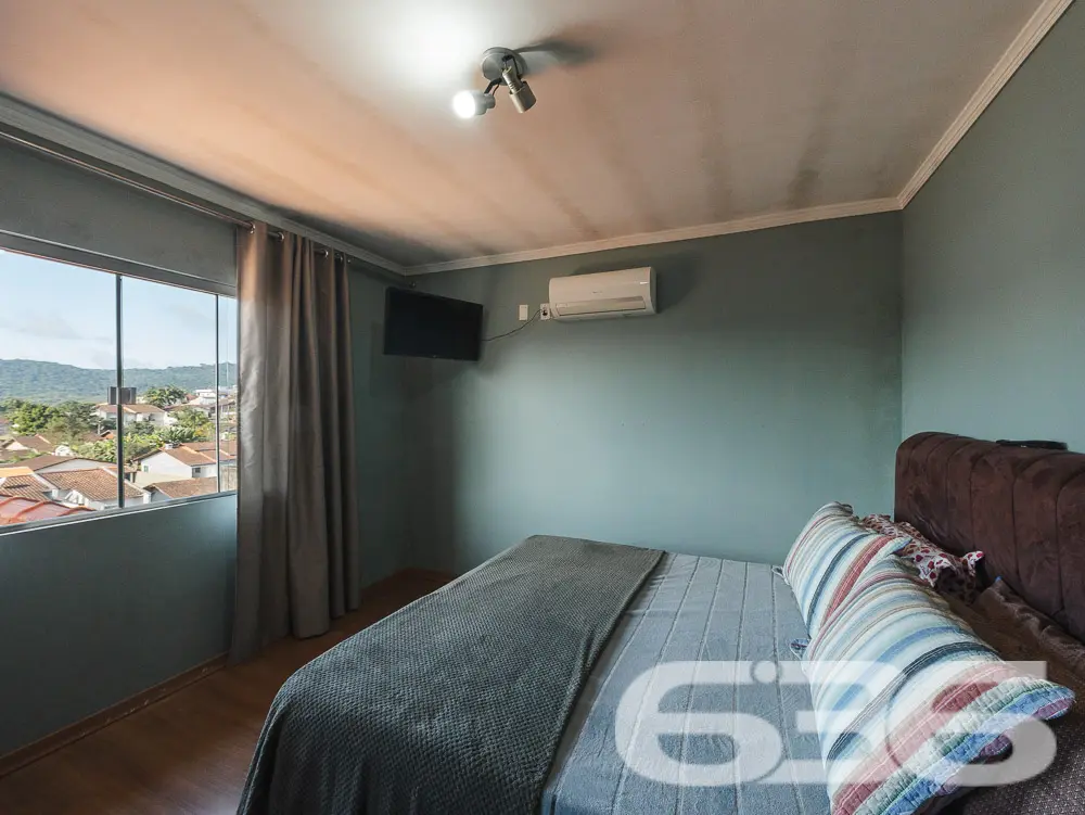 Sobrado à Venda em Joinville, SC – Bairro Santa Ca
