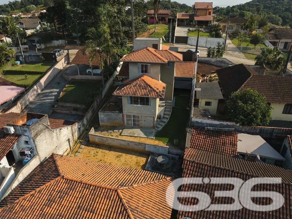 Sobrado à Venda em Joinville, SC – Bairro Santa Ca