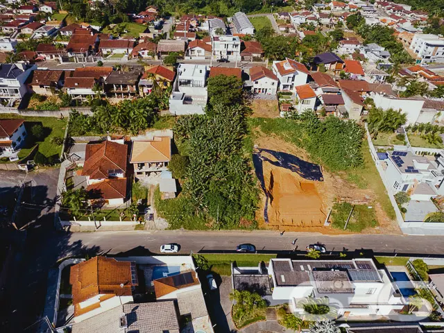 INVISTA NESTE LOTE COM 830m² NO BAIRRO ANITA GARIB