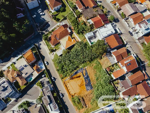 INVISTA NESTE LOTE COM 830m² NO BAIRRO ANITA GARIB