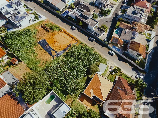 INVISTA NESTE LOTE COM 830m² NO BAIRRO ANITA GARIB