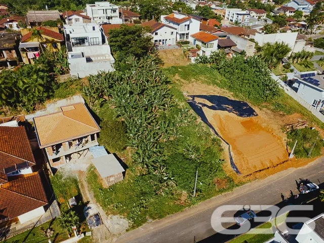 INVISTA NESTE LOTE COM 830m² NO BAIRRO ANITA GARIB