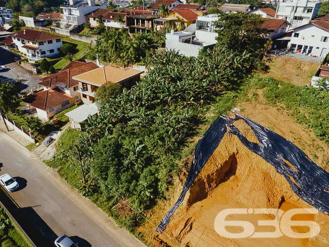 INVISTA NESTE LOTE COM 830m² NO BAIRRO ANITA GARIB