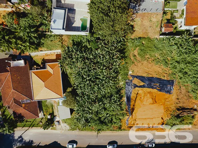 INVISTA NESTE LOTE COM 830m² NO BAIRRO ANITA GARIB