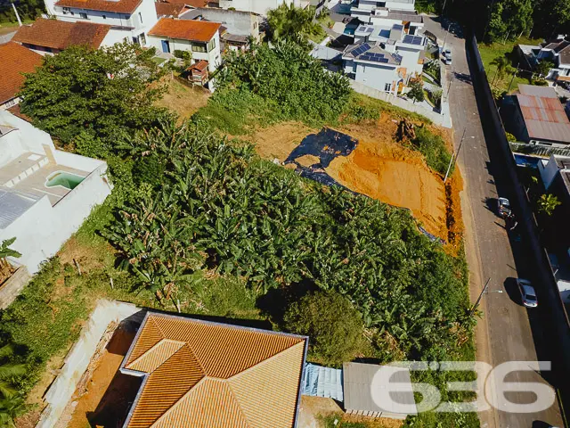 INVISTA NESTE LOTE COM 830m² NO BAIRRO ANITA GARIB