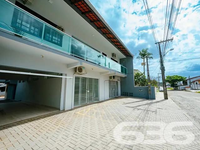 Temos o prazer de apresentar uma residência singul