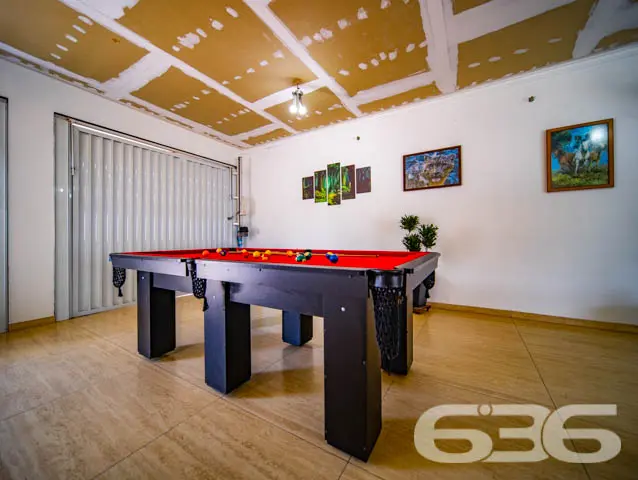 BELĂSSIMA RESIDĂNCIA, DE ALTO PADRĂO, COM PISCINA,