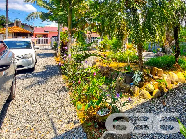 CASA DE ESQUINA COM SUÍTE + 2 QUARTOS NO BAIRRO PA