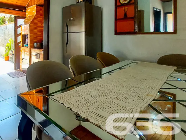 CASA DE ESQUINA COM SUÍTE + 2 QUARTOS NO BAIRRO PA