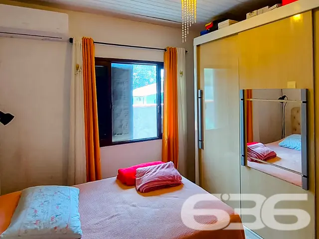 CASA DE ESQUINA COM SUÍTE + 2 QUARTOS NO BAIRRO PA