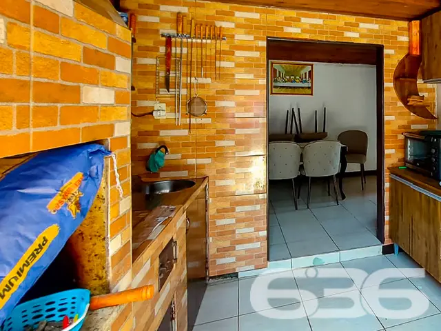 CASA DE ESQUINA COM SUÍTE + 2 QUARTOS NO BAIRRO PA