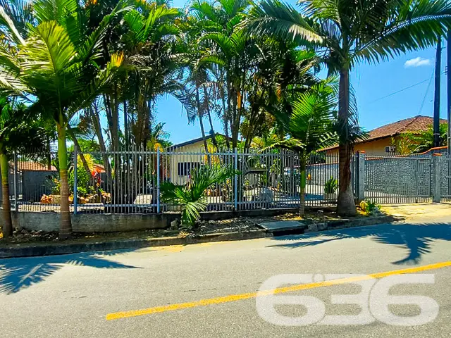 CASA DE ESQUINA COM SUÍTE + 2 QUARTOS NO BAIRRO PA