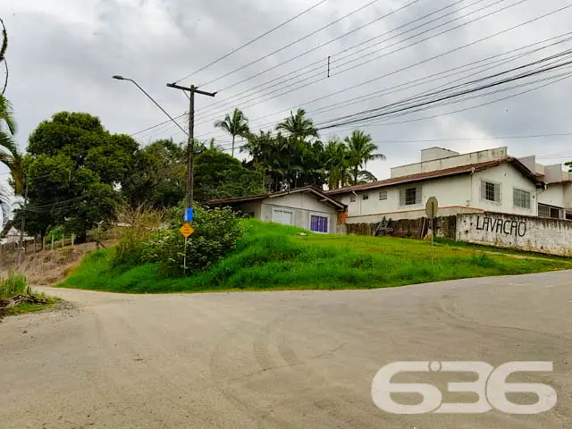 IMĂVEL COM AMPLO TERRENO NO BAIRRO PROFIPO
Neste