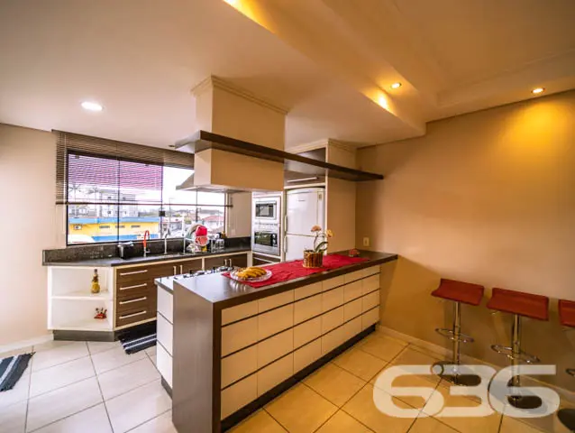SOBRADO COMERCIAL E RESIDENCIAL NO BAIRRO IRIRIÚ
E