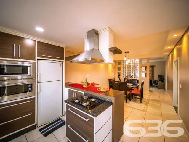 SOBRADO COMERCIAL E RESIDENCIAL NO BAIRRO IRIRIÚ
E