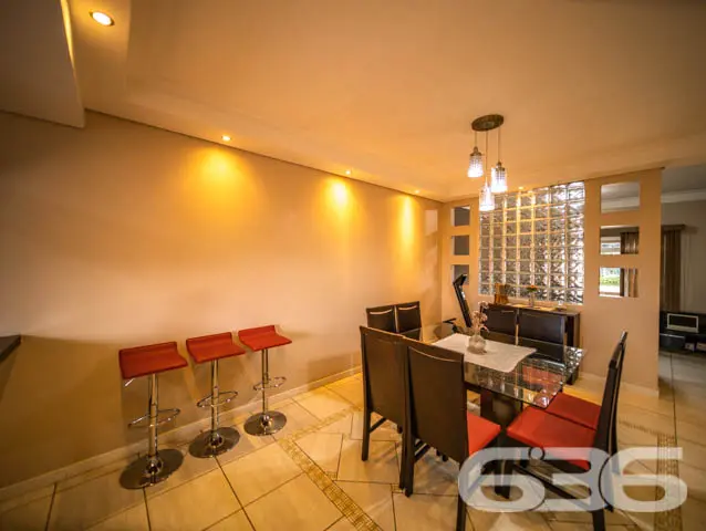 SOBRADO COMERCIAL E RESIDENCIAL NO BAIRRO IRIRIÚ
E