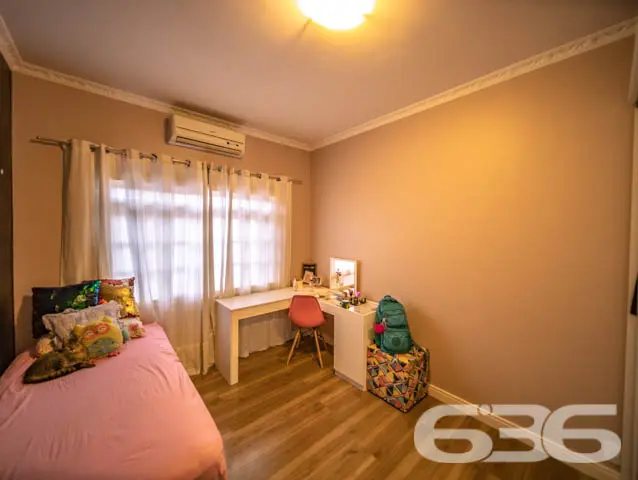 SOBRADO COMERCIAL E RESIDENCIAL NO BAIRRO IRIRIÚ
E