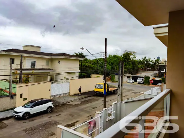 AMPLO SOBRADO COM SUÍTE + 2 QUARTOS NO BAIRRO AMÉR