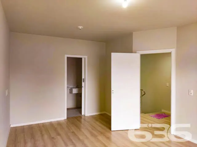AMPLO SOBRADO COM SUÍTE + 2 QUARTOS NO BAIRRO AMÉR