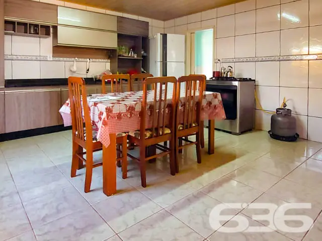 EXCELENTE CASA COM 2 QUARTOS E 1 SUÍTE, NO BAIRRO