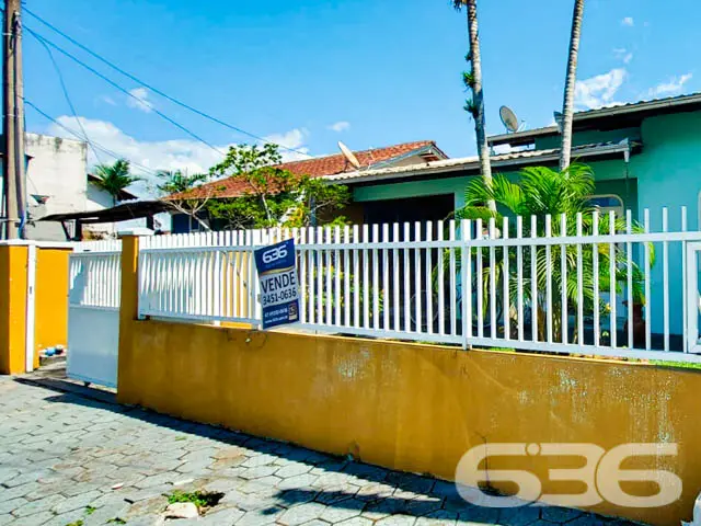 EXCELENTE CASA COM 2 QUARTOS E 1 SUÍTE, NO BAIRRO