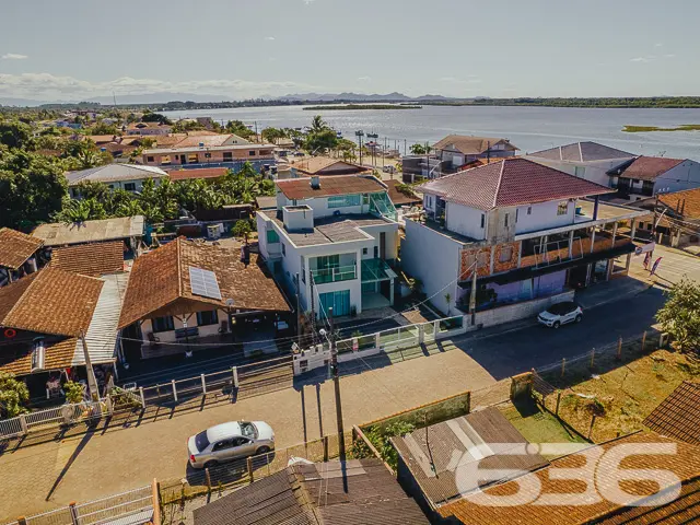 REALIZE SEU SONHO: SOBRADO COM 4 SUÍTES, EM BALNEÁ