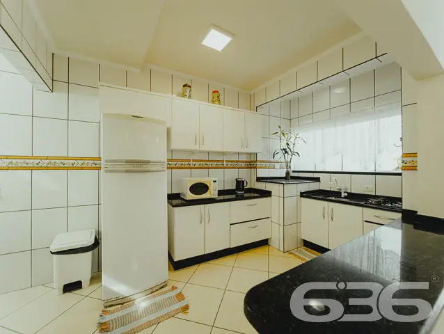 REALIZE SEU SONHO: SOBRADO COM 4 SUÍTES, EM BALNEÁ