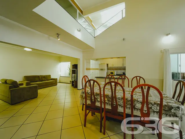 REALIZE SEU SONHO: SOBRADO COM 4 SUÍTES, EM BALNEÁ