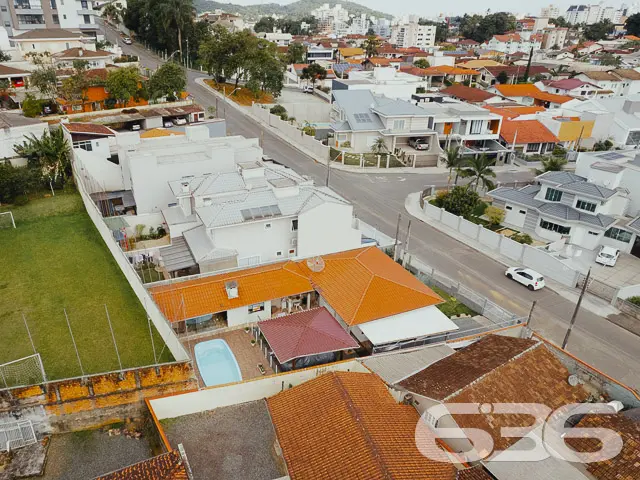 LINDA RESIDÊNCIA COM SUÍTE + 2 QUARTOS NO BAIRRO S