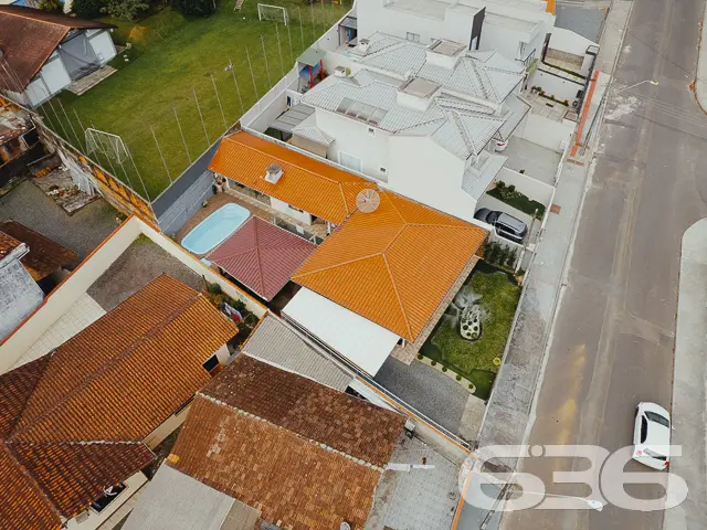 LINDA RESIDÊNCIA COM SUÍTE + 2 QUARTOS NO BAIRRO S