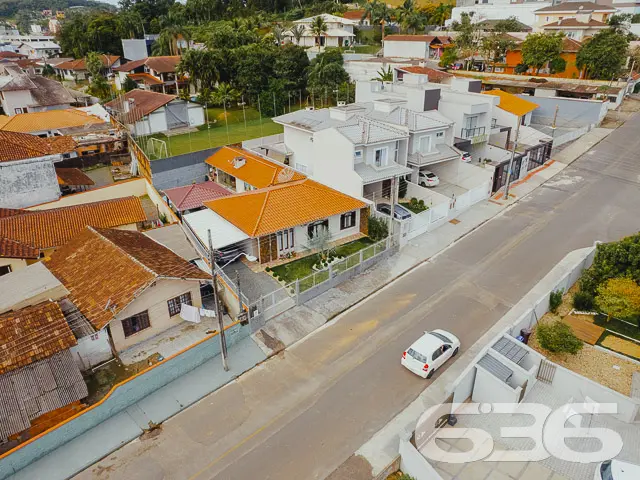 LINDA RESIDÊNCIA COM SUÍTE + 2 QUARTOS NO BAIRRO S